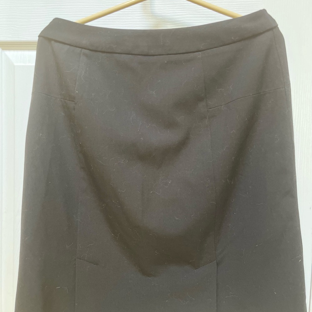Adrienne Vitadini skirt, size 8, knee length, ruffle front, 2 slits in back